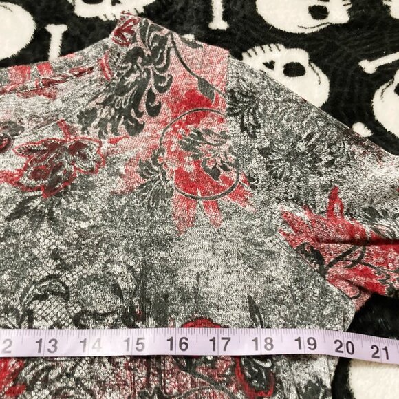 NORTHERN REFLECTIONS Red grey black floral sweater w/ lace trim MEDIUM LARGE XL - Picture 8 of 16